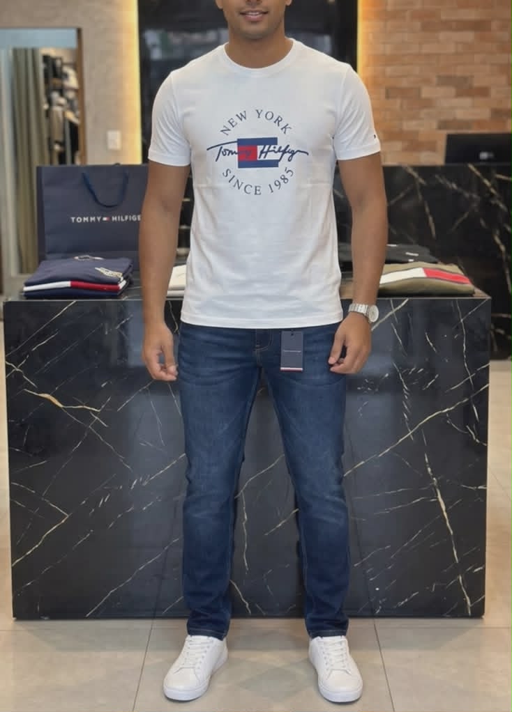 5634a0c2-262a-4552-8433-a4c66e850f94 Tommy Hilfiger CORE LOGO TEE - Print T-shirt - white - Image 1